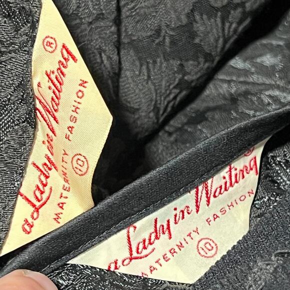 Lady in Waiting Black Floral Jacquard Maternity Two Piece Set with Apron Panel - Picture 8 of 9